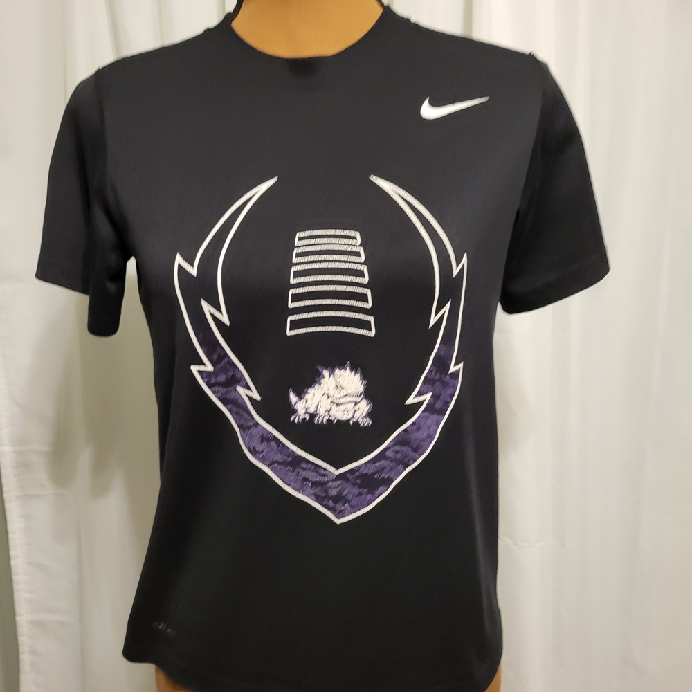 Nike Black and Purple Men's Shirt